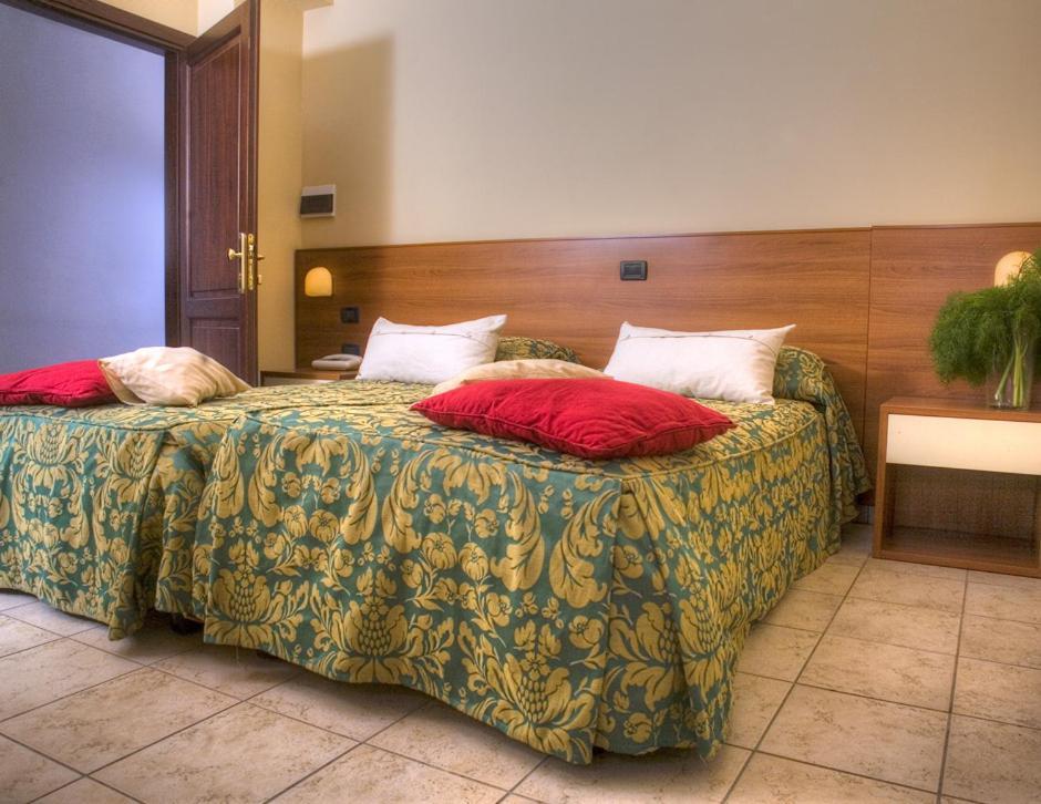 Hotel Tuscania Panoramico חדר תמונה
